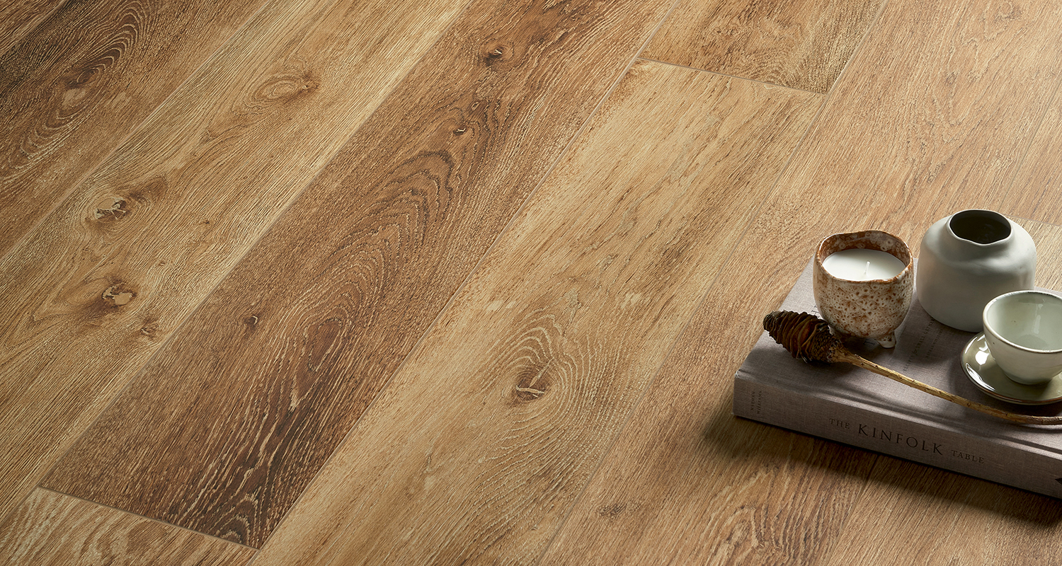 Carrelage effet bois : la chaleur du parquet, les performances du grès cérame